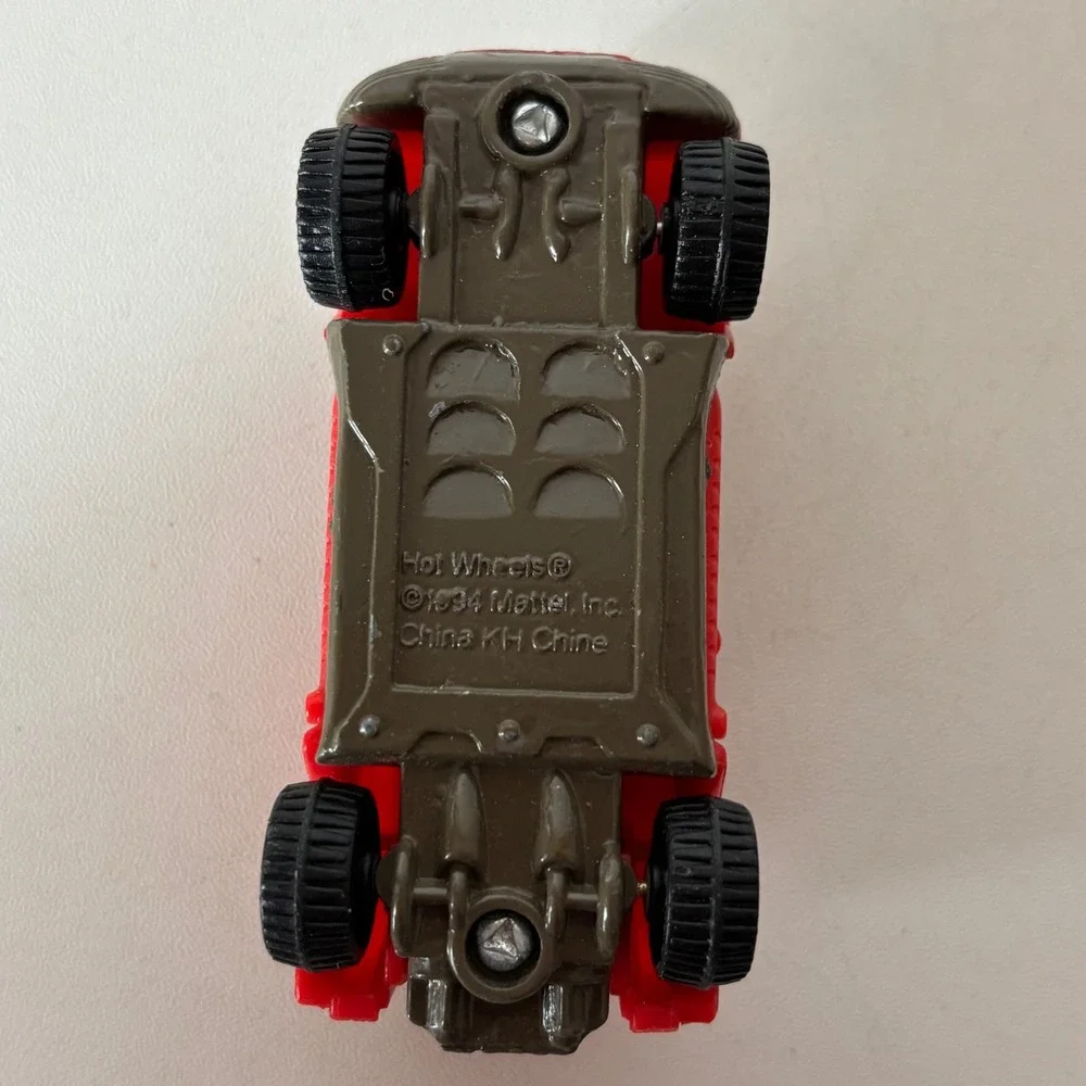 Hot Wheels 1994 Mattel Red Fire Truck Diecast‎ Armored Rescue Vehicle 3 Inch